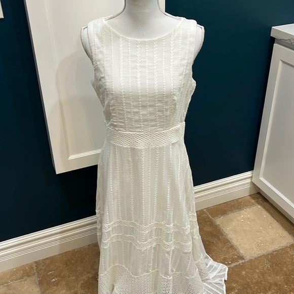 Taylor Dresses & Skirts - Taylor white sundress